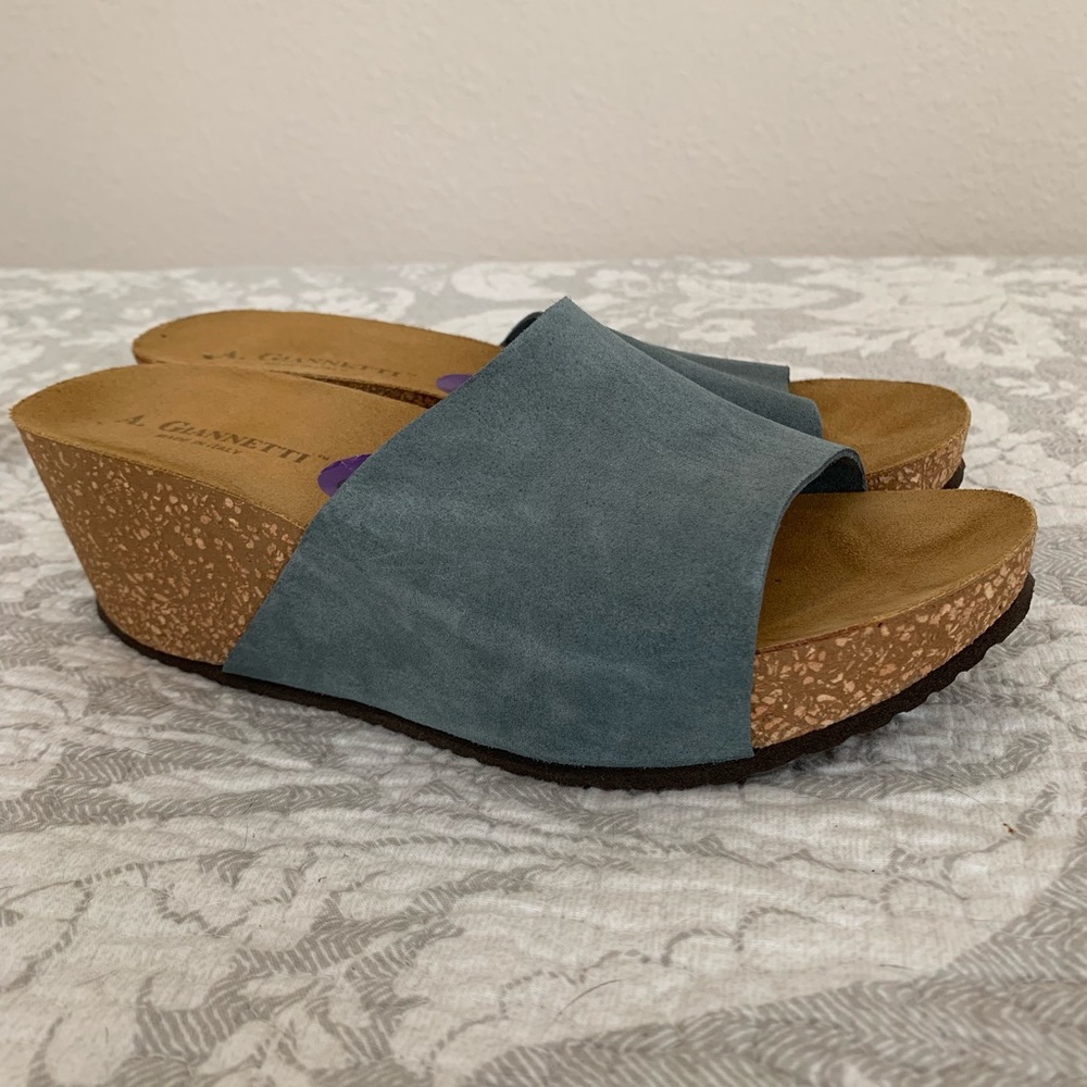 Neutral blue nubuck platform slides - EUC!